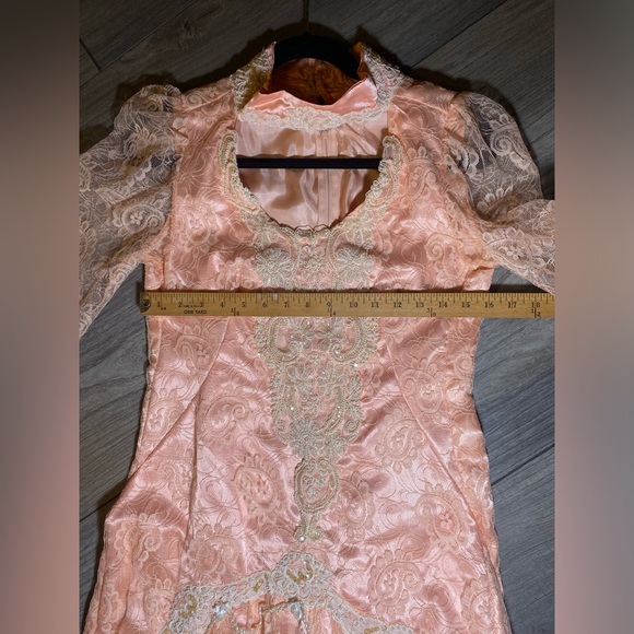 EUC True Vintage 1970s or 80s Peach Pink Lace Keyhole Pearl Appliqué Mermaid - Picture 8 of 16